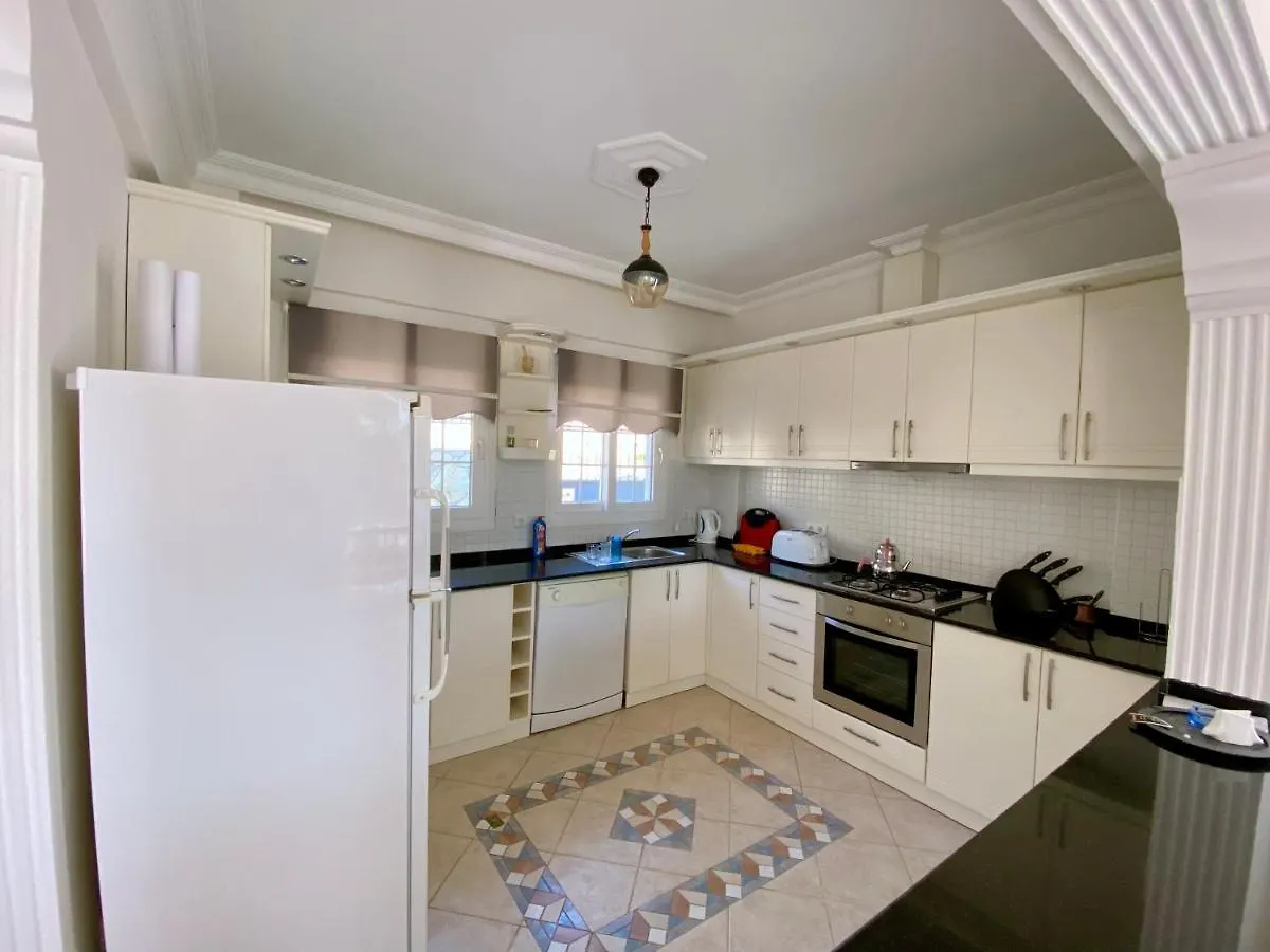 4 Bedroom - 3 Bathroom - 8 Person, Private Pool - Private 1000M2 Garden, Detached Villas, Unlimited Wifi - Free Parking フェティエ 0*,  トルコ